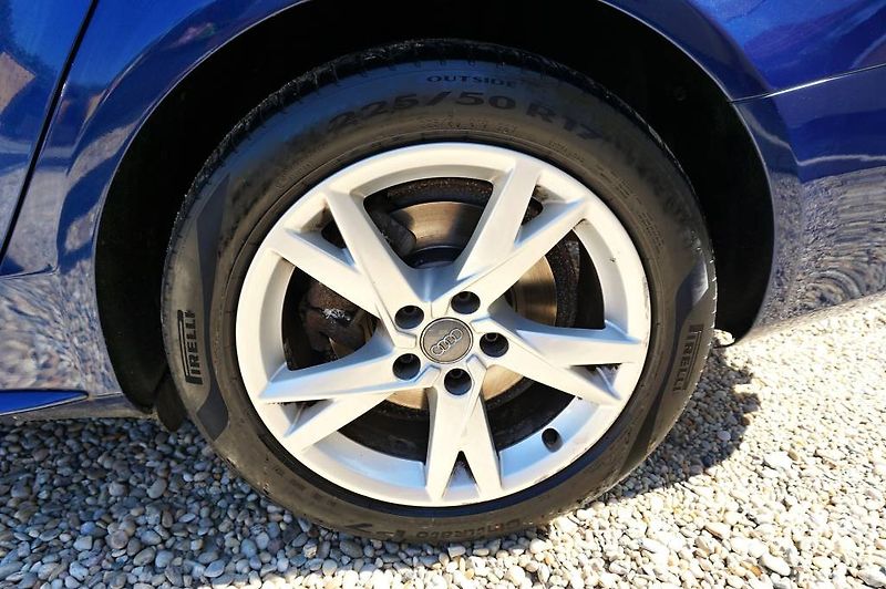 Audi A4 (2013) S-LINE 2,0 TDI 130 kW - fotka 15 z 63