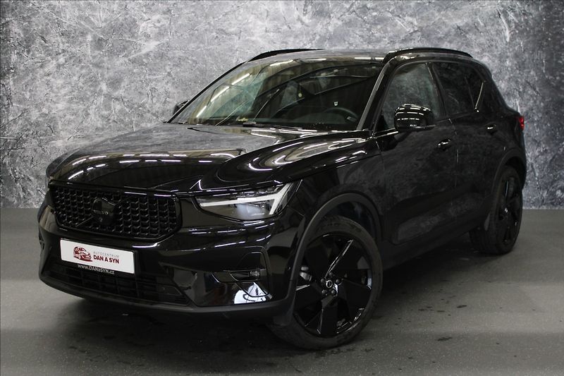 Volvo XC40 2,0 B4 Black e. ultra AT 2025 - fotka 1 z 24