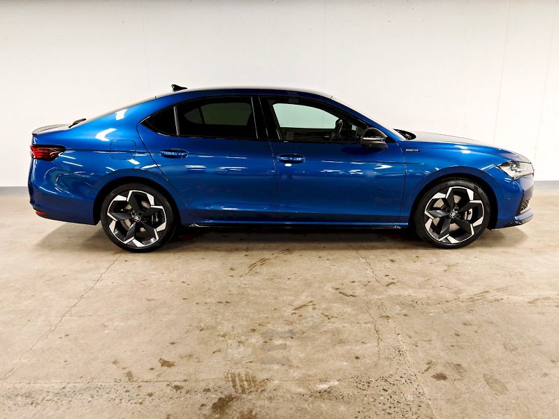 Škoda Superb (2025) 2.0 TSI 195 kW DSG 4x4 Sportli - fotka 28 z 33
