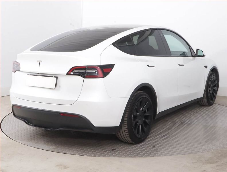 Tesla Model Y (2022) RWD LFP 60kWh, SoH 94% - fotka 5 z 19