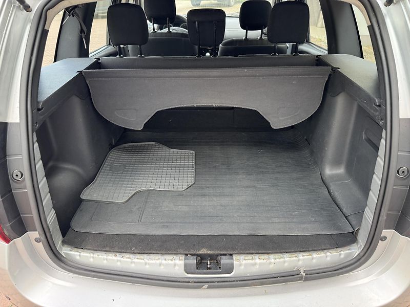 Dacia Duster (2012) 1.6i 77kW 4x4 - fotka 17 z 20