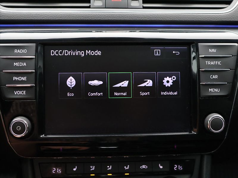 Škoda Superb 2.0 TDI 140kW 4x4 Style CZ - fotka 26 z 40