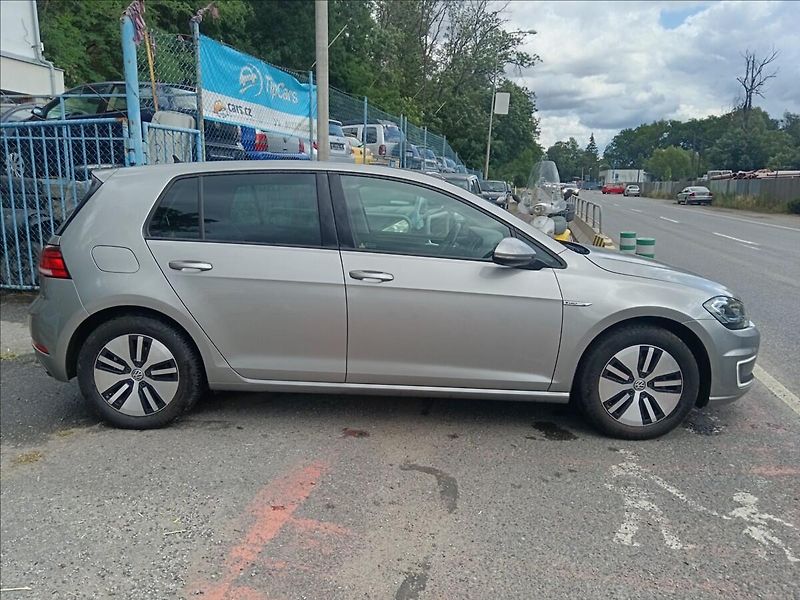 Volkswagen e-Golf 0,0 VII  electric drive - fotka 14 z 21