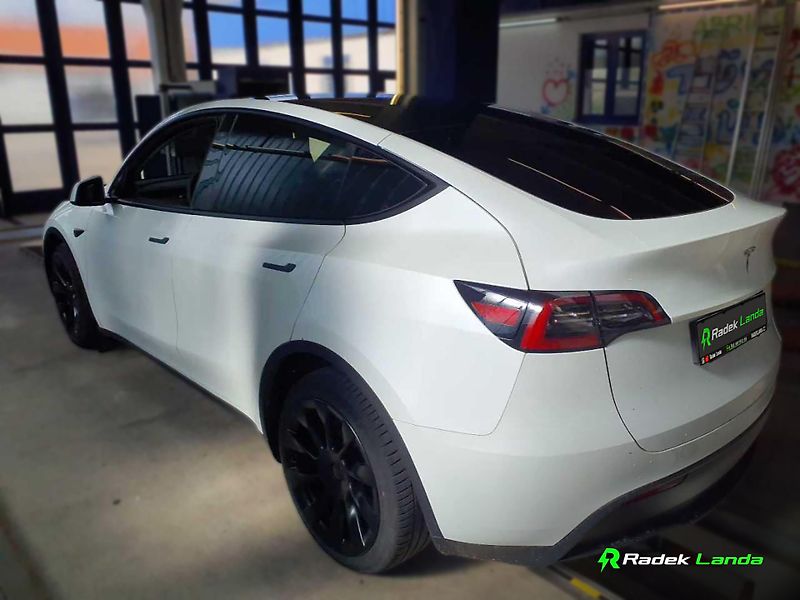 Tesla Model Y (2023) Long Range AWD 78 kWh - fotka 2 z 8
