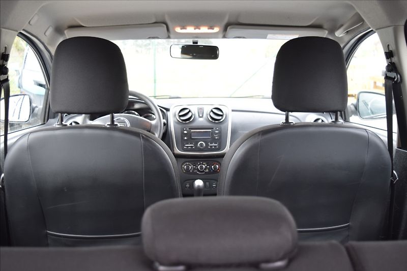 Dacia Sandero 1,2 i 55KW PO SERVISE - fotka 14 z 39