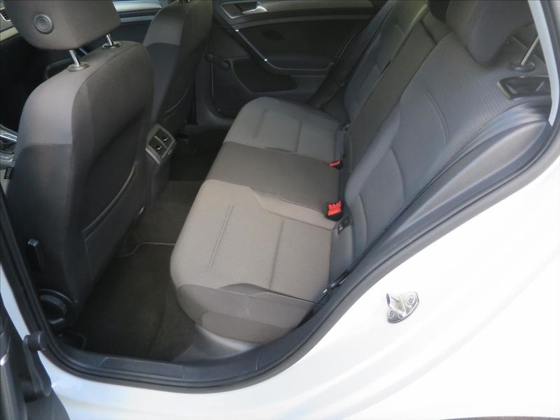 Volkswagen Golf 1,4  TSI - fotka 18 z 24