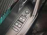 Peugeot 2008 (2023) Allure 1.2 PureTech - náhled 17