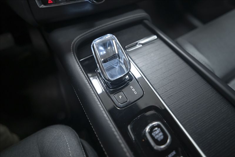 Volvo XC90 2,0 B5 AWD INSCRIPTION 7 MÍST - fotka 25 z 47