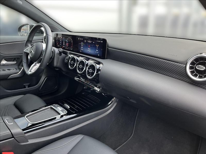 Mercedes-Benz Třídy A 180 Progressive Line - fotka 14 z 21