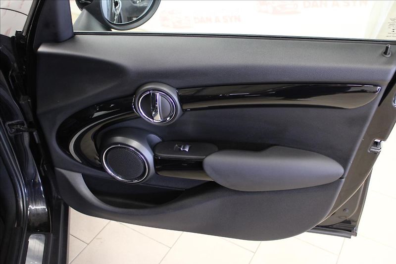 Mini Cooper S 2,0 141 kW JCW 1.majitel - fotka 12 z 31