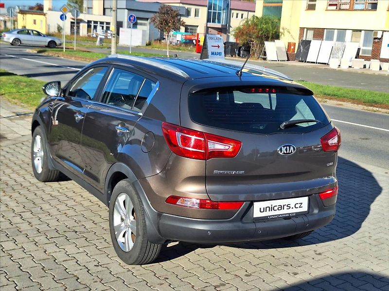 Kia Sportage 2,0 CRDI  Comfort Plus 4X4 CZ - fotka 6 z 15