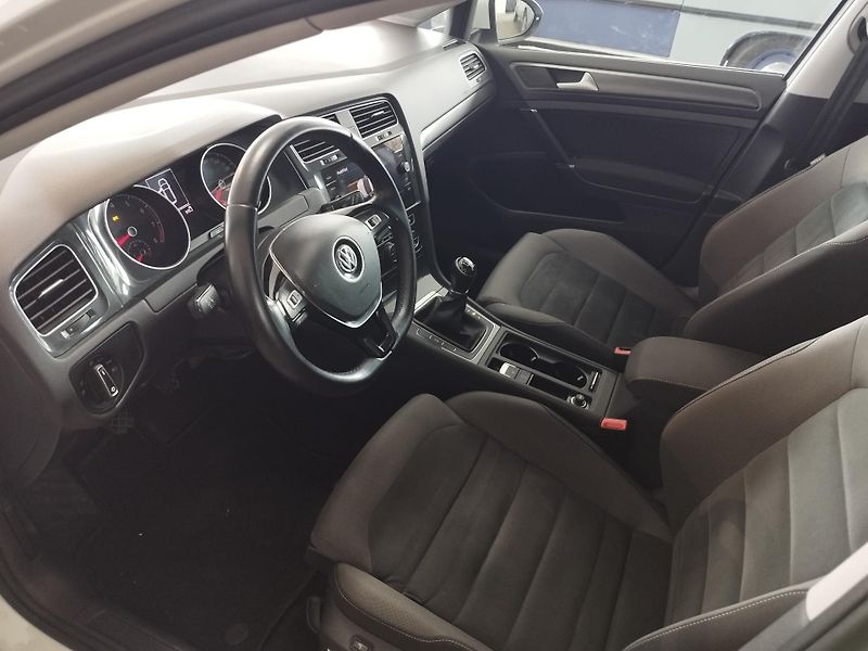 Volkswagen Golf (2017) TSI,92KW,FULL,LED,19ALU,TAŽNÝ - fotka 21 z 39