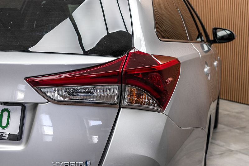 Toyota Auris 1.8 HYBRID*KAMERA*AUT. KLIMA* - fotka 33 z 36