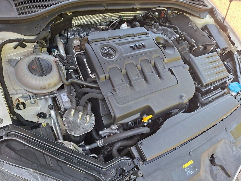 Škoda Superb (2015) 2.0TDI 110kW MAN -NEHAVAROVÁNO - fotka 37 z 47