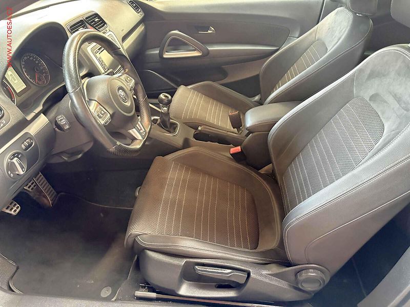 Volkswagen Scirocco (2009) 2.0 TDI, AC - fotka 9 z 15