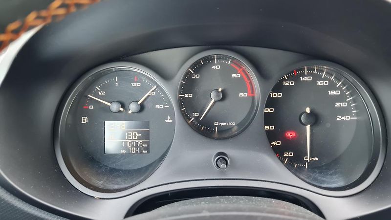Seat Leon (2011) 1,6TDI 77KW   - fotka 16 z 24