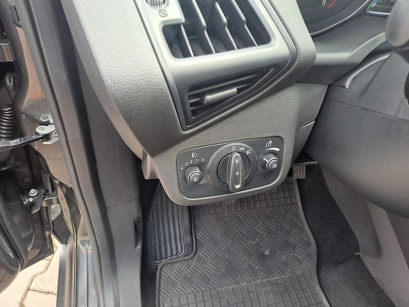 Ford Grand C-MAX (2017) 1,0 EB 92kW TITANIUM TAŽNÉ  - fotka 11 z 25