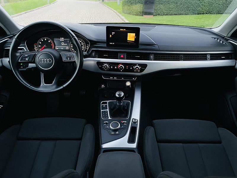 Audi A4 1.4TFSI MAN 1MAJITEL TAŽNÉ LED - fotka 24 z 44