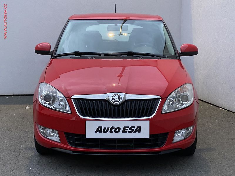 Škoda Fabia (2014) 1.2 TSI, AC, výhřev sed - fotka 2 z 16