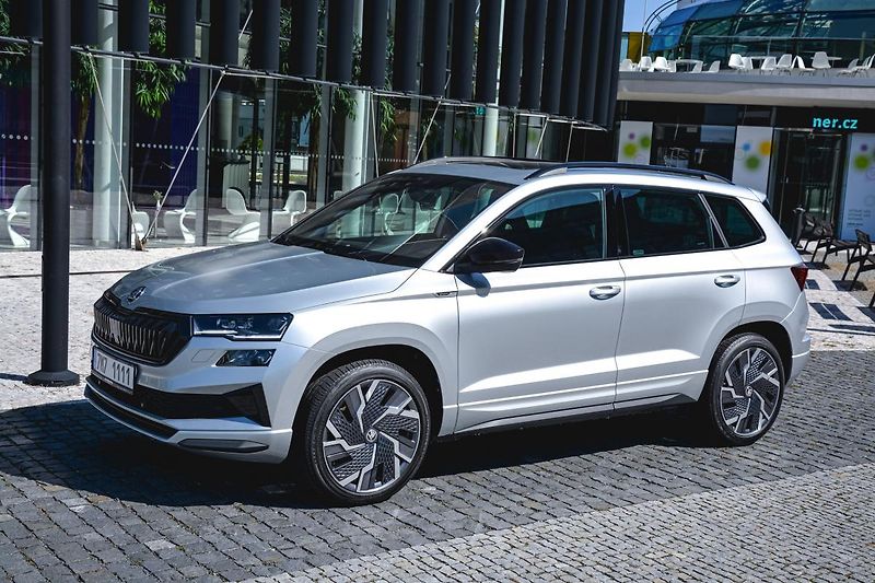 Škoda Karoq 2,0Tdi Exclusive 7ST DSG 4x4 Z - fotka 19 z 33