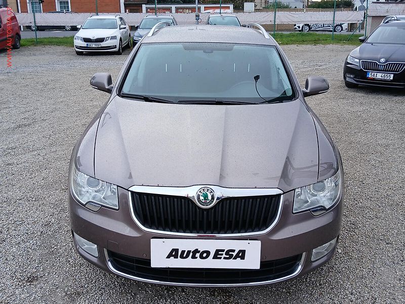 Škoda Superb (2011) 2.0TDi, DSG, výhřev sed. - fotka 2 z 21
