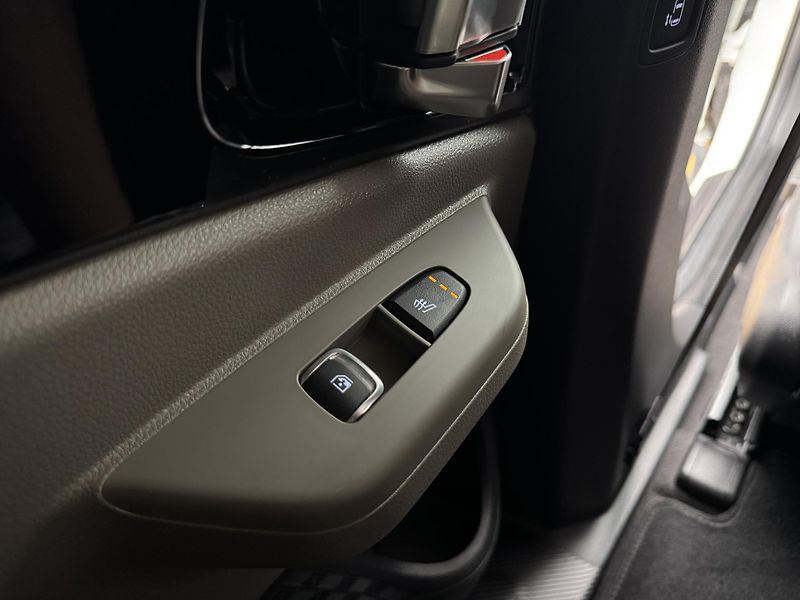 Kia Carnival 2.2d*AT*145kw*9-mist*DPH* - fotka 24 z 50