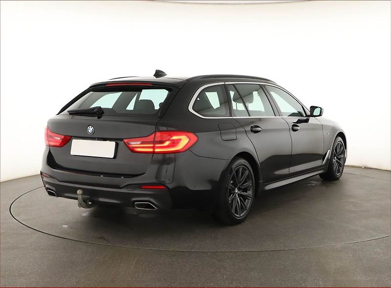 BMW Řada 5 (2020) 520d xDrive - fotka 5 z 21