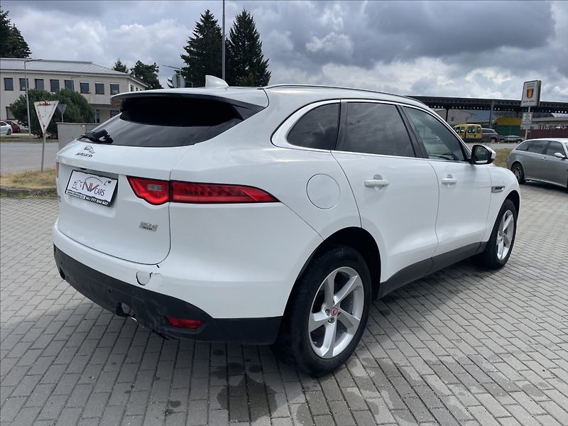 Jaguar F-Pace 3,0 d 221kw AWD Aut. DPH - fotka 4 z 33