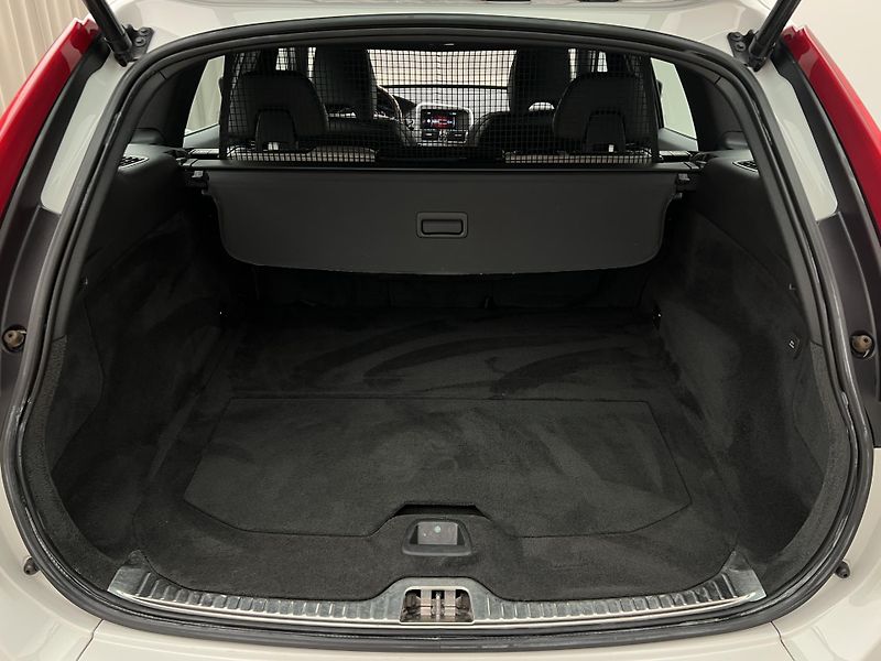 Volvo XC60 D5 AWD POLESTAR SUMMUM AUT  - fotka 5 z 38