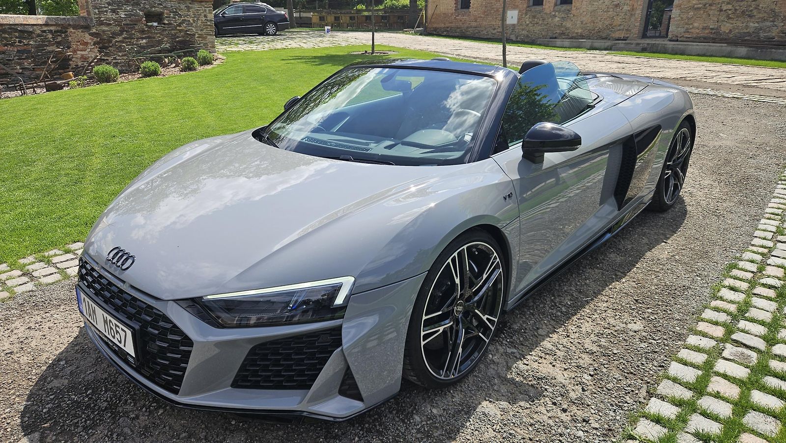 Audi R8