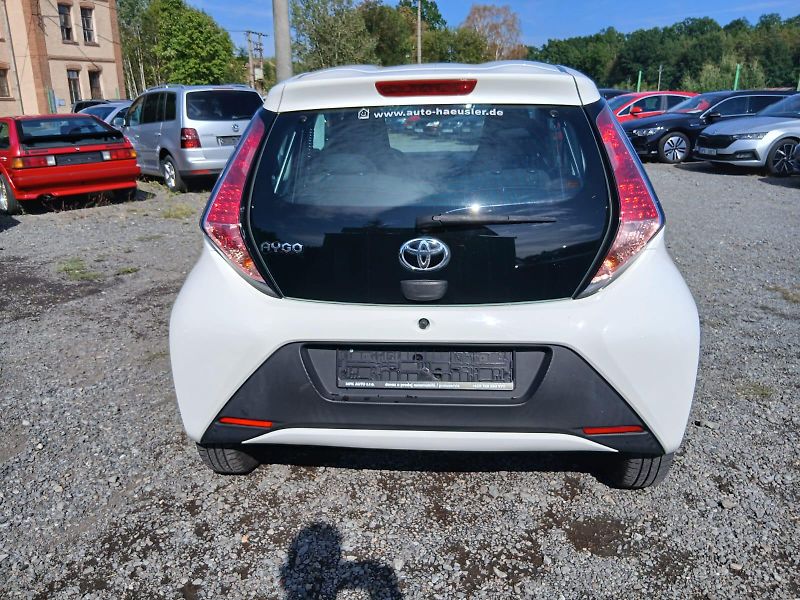 Toyota Aygo 1.0, 51 kW, klima - fotka 13 z 38