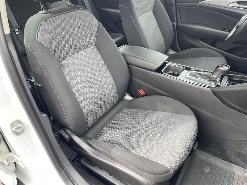 Opel Insignia 2.0CDTi 125kW AT-NEHAV-DPH-ČR! - fotka 17 z 32