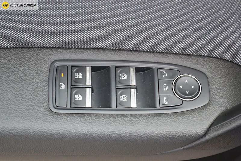 Renault Captur techno mild hybrid 160 EDC - fotka 47 z 51