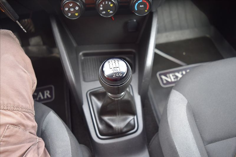 Dacia Duster 1,6 i 84KW 4X4 TAŽNÉ NOVÁ STK - fotka 36 z 42