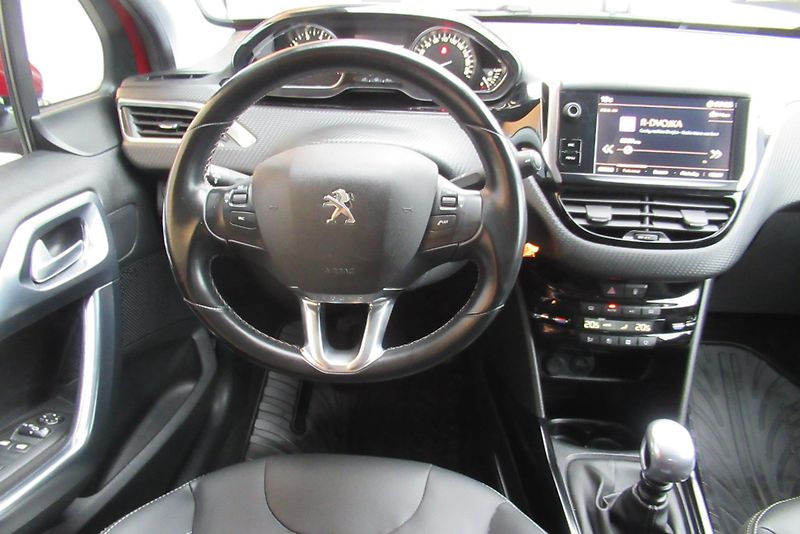 Peugeot 2008 1.2 PureTech AUT. KLIMA - fotka 10 z 25