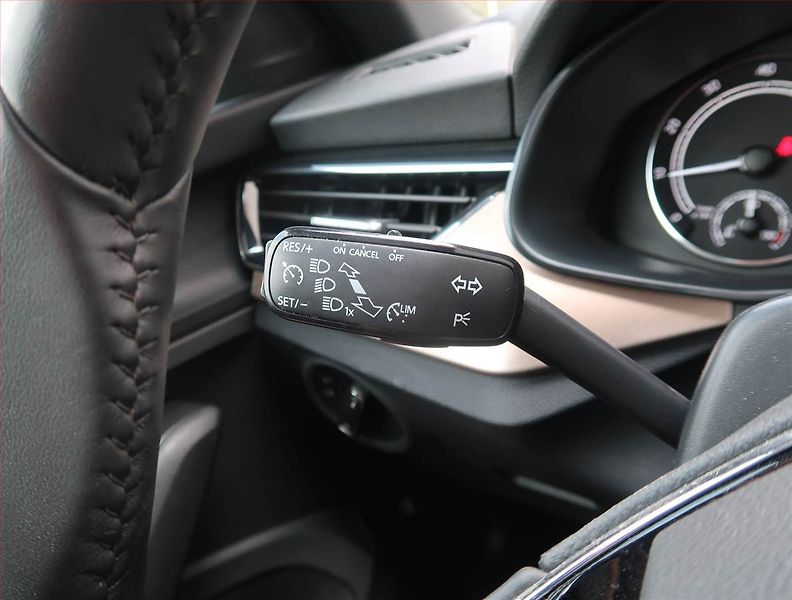 Škoda Kamiq (2021) Style Plus 1.0 TSI, Tempomat - fotka 16 z 24