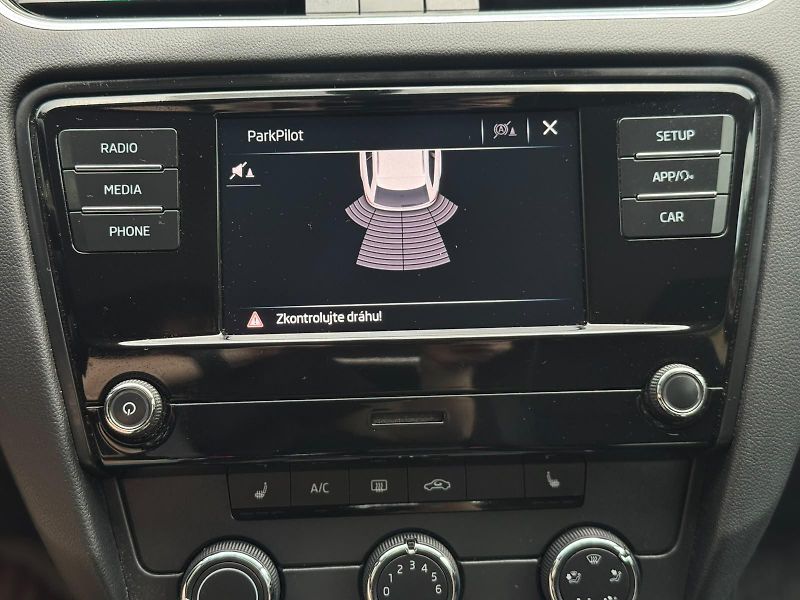 Škoda Octavia 1.6 1.MAJITEL ČR DPH NEBOURÁNO - fotka 13 z 25