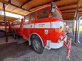 Hasičská plošina HKM 202 rozšířila nedávno vozový park brněnského Retro muzea Na statku. Lidé si při návštěvě mohou prohlédnout i další skvosty.