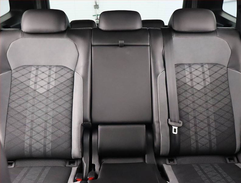 Volkswagen Tiguan Allspace (2022) R-Line 2.0 TDI - fotka 10 z 21
