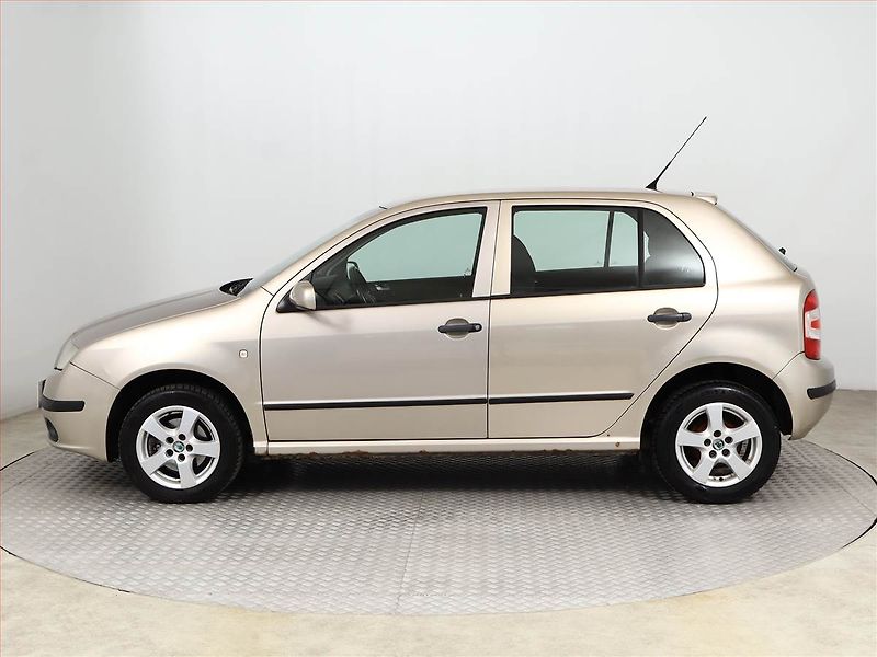 Škoda Fabia (2005) 1.2 12V, Klima, zamluveno - fotka 3 z 12