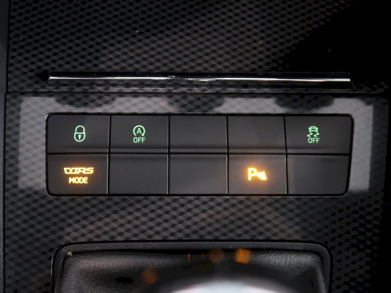 Škoda Octavia (2017) RS 230 2.0TSI 169KW NAVI MANUÁ - fotka 29 z 37