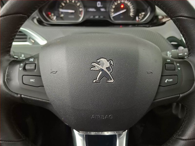Peugeot 2008 (2016) 1.2 PureTech, Tempomat - fotka 14 z 15