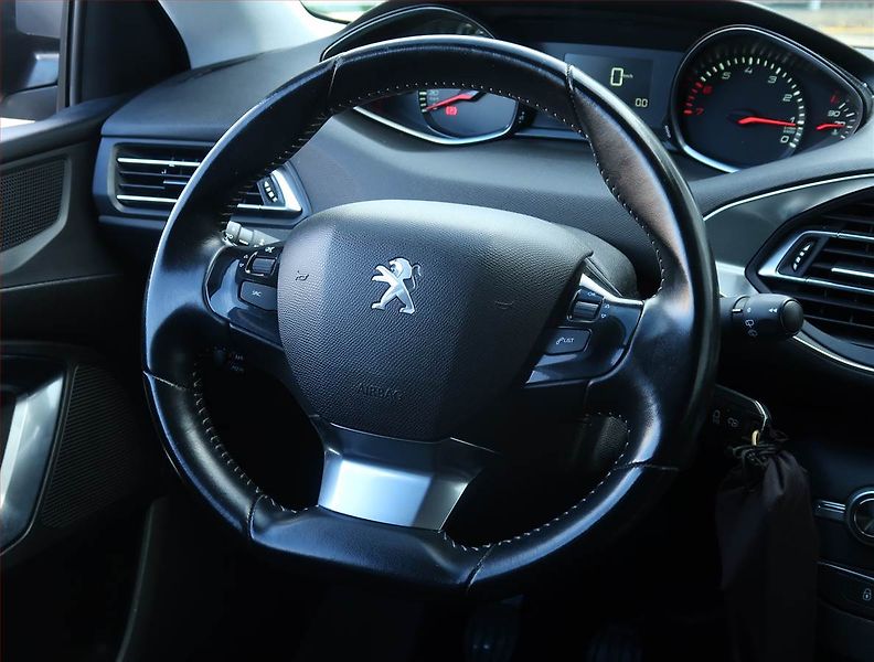 Peugeot 308 (2018) 1.2 PureTech, Tempomat - fotka 20 z 20