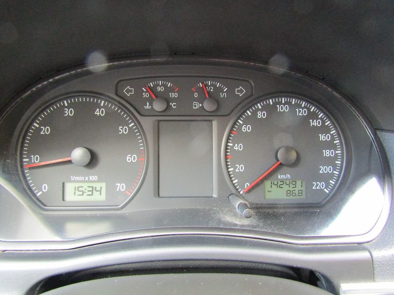 Volkswagen Polo (2006) 1.4 I 55kW  ZIMNÍ PNEU  1.MAJI - fotka 27 z 38