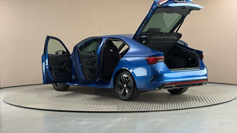 Škoda Octavia 2.0 TSI DSG RS - fotka 7 z 27