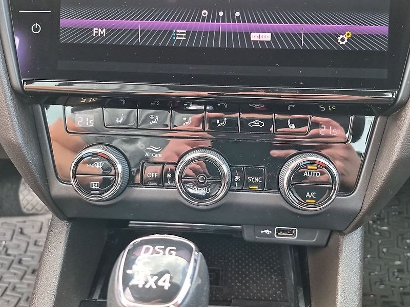 Škoda Octavia L&K Combi 2.0 TDi CR 135  kW 4 - fotka 21 z 30