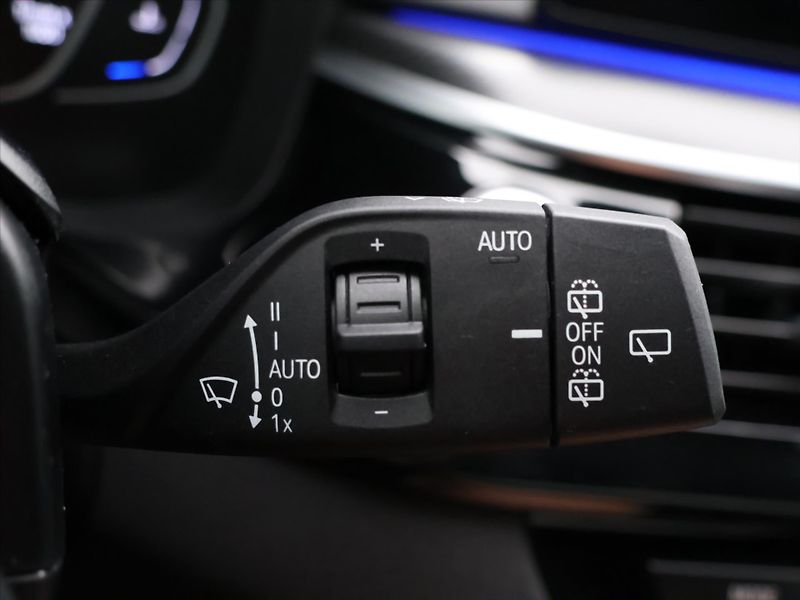 BMW Řada 5 3,0 530d xD CZ M-Sport HUD DPH - fotka 22 z 40