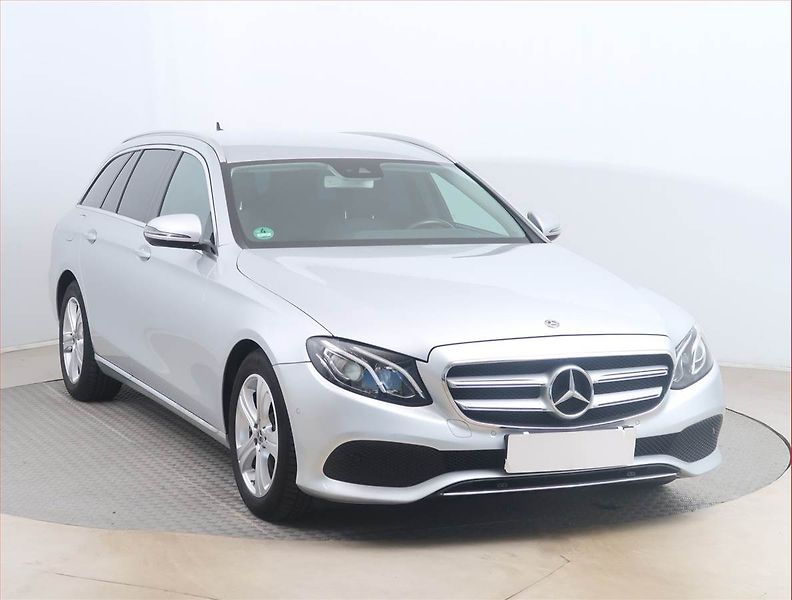 Mercedes-Benz Třídy E (2018) E 220 d 4MATIC - fotografie inzerátu