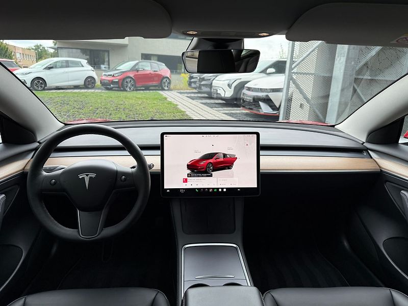 Tesla Model 3 Long Range AWD - fotka 10 z 40