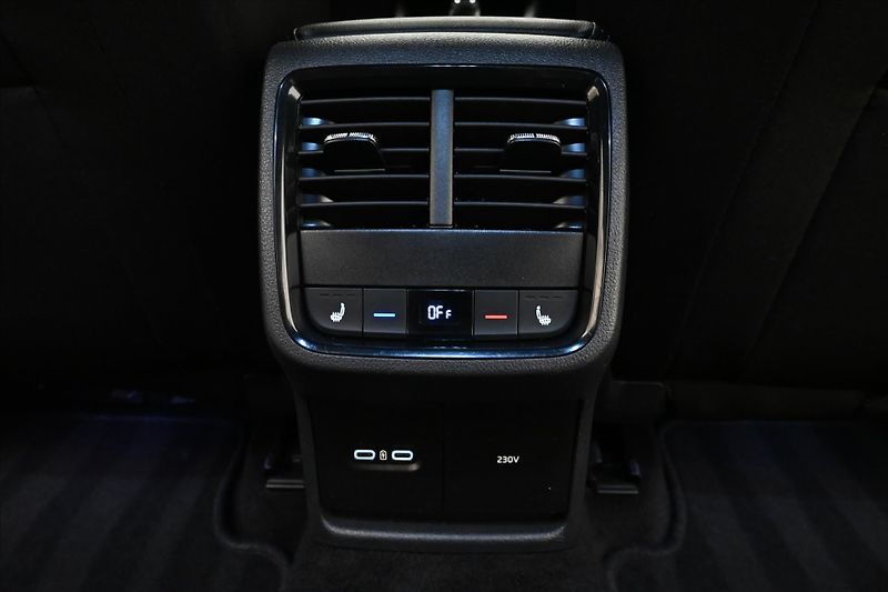 Škoda Octavia 1,5 TSI 110 kW TAŽNÉ NAVI Záru - fotka 22 z 32